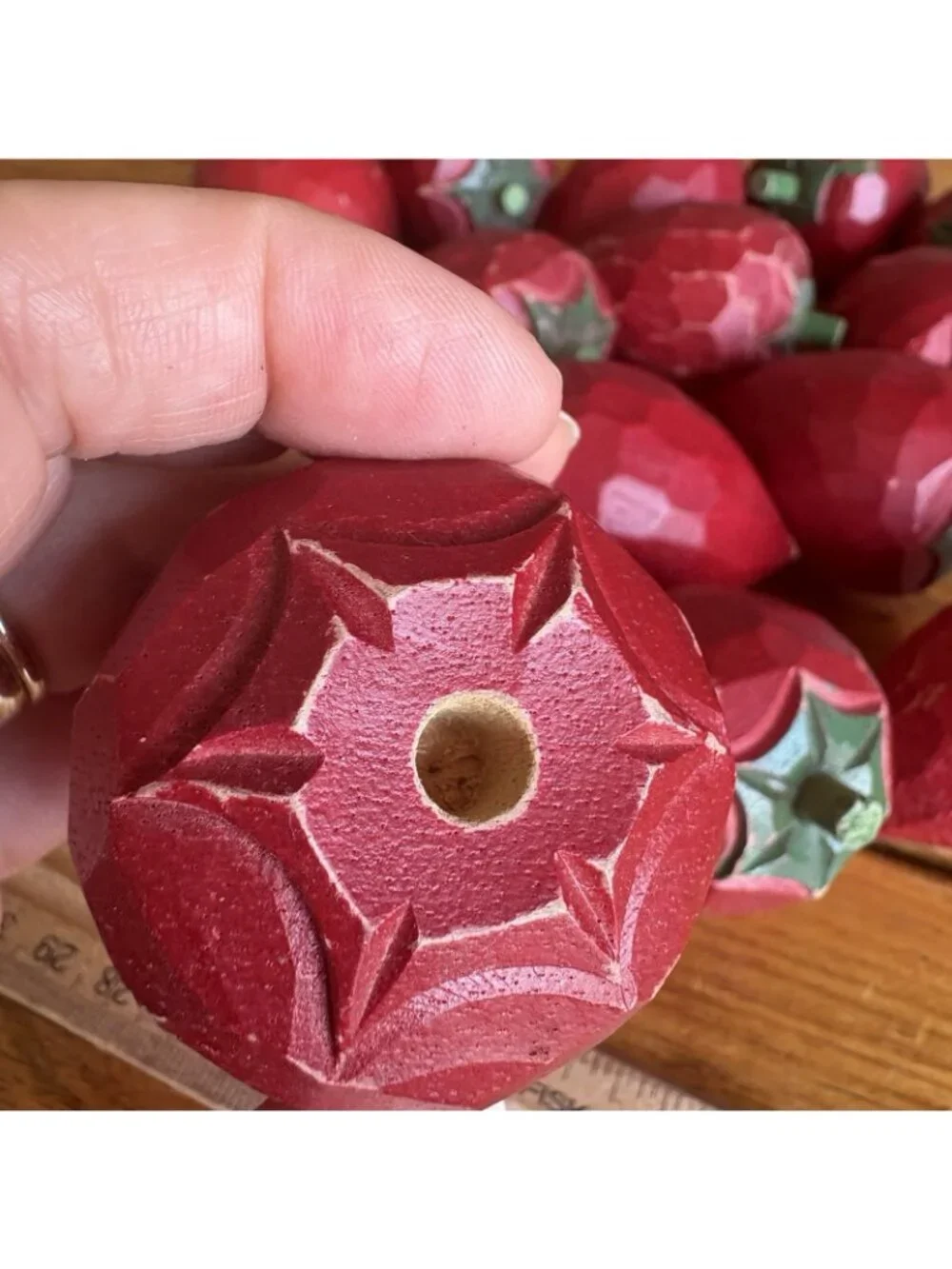 Hand-carved Wood Strawberries Rustic Farmhouse Set Of 18 READ